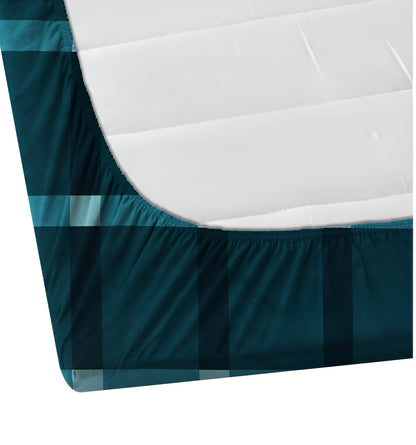Geometric Premium  Fitted Elastic Bedsheet With Two Pillow Covers (72X78X Upto 10 Inches) & 360 Degree Elasticated